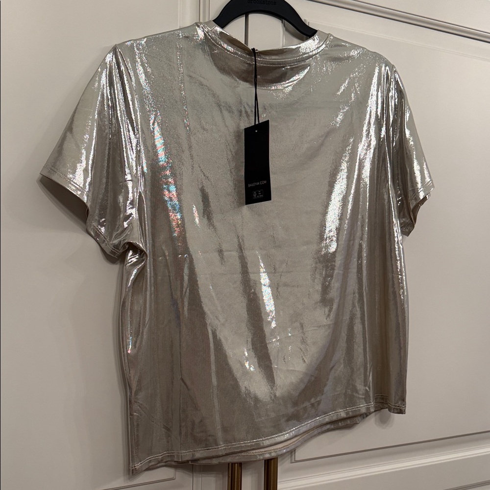 Bailey 44 Shimmering Silver Short Sleeve Top, flowy & soft. Smooth inside M NWT